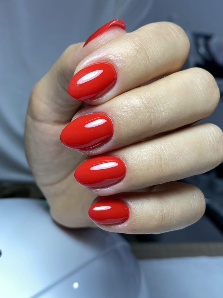 Momo Professional Kalıcı Oje Klasik Seri K021 Kırmızı Tırnak Üzeri Uygulama